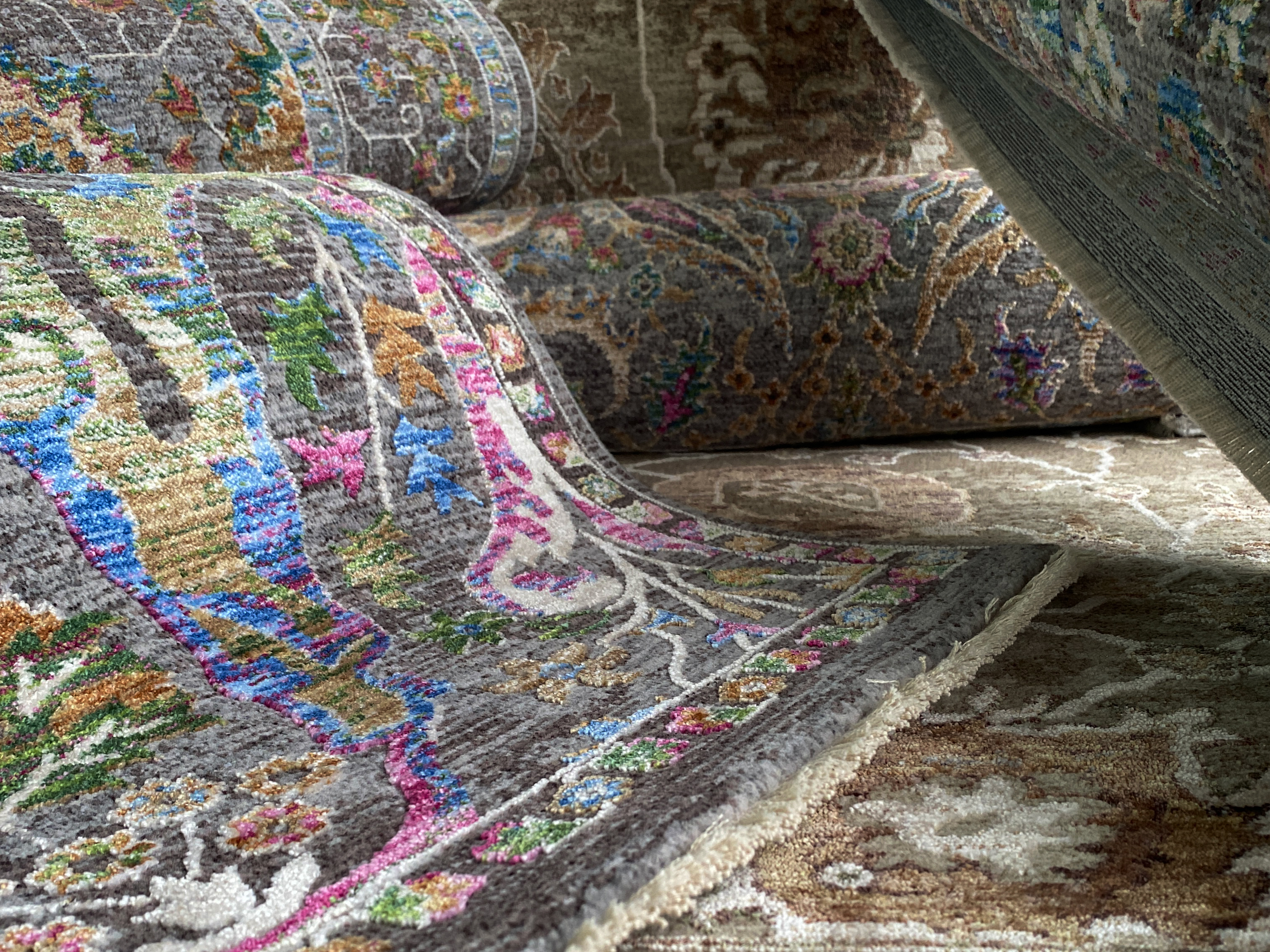 Sofia: Geleneksel Motifleri Modern Renk Paletiyle Buluşturan, Kolay Kullanımlı Zarif Dokuma Halı